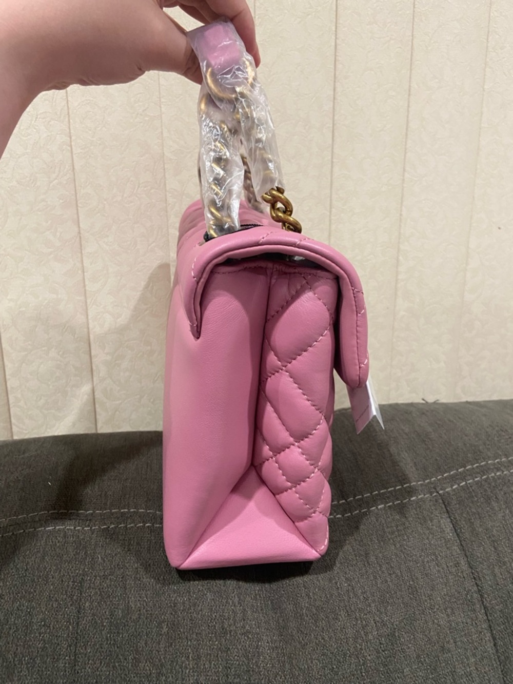 New Kurt Geiger Pink Quilted Brixton Shoulder Bag with Gold Lock and Chain - Picture 6 of 9
